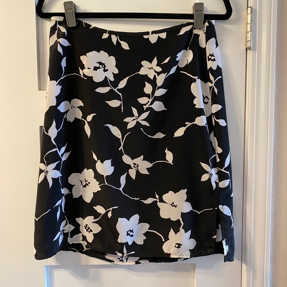 Hawaiian print skirt, in very good condition.